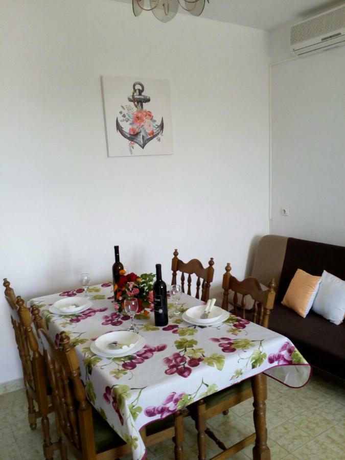 Apartman Knapic Koromačno Eksteriør billede